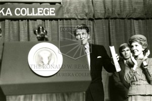 Image description is not available for 1984.038